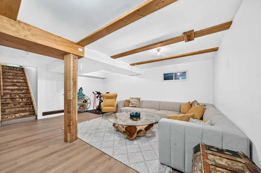 43 New Street SE Calgary AB t2x3x8