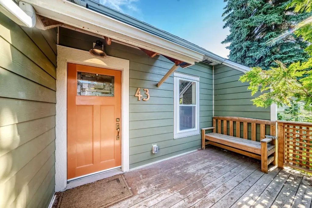 43 New Street SE Calgary AB t2x3x8