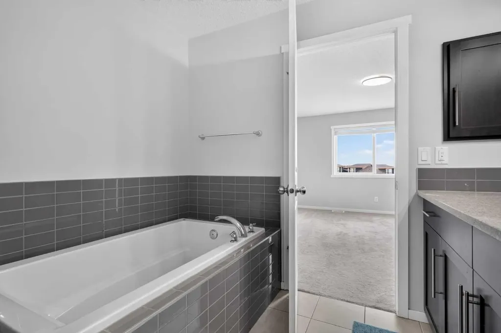 80 Nolancrest Green NW Calgary AB T3R0V8