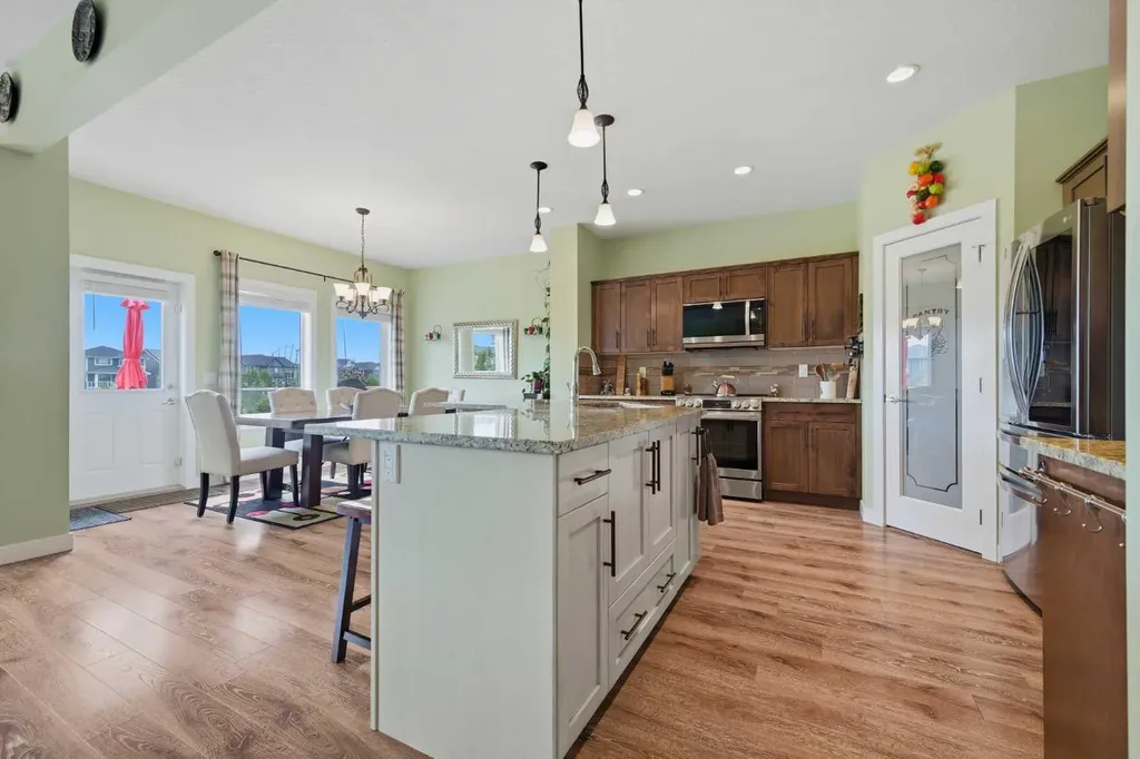 224 Kingston Way SE Airdrie AB T4A 0E9