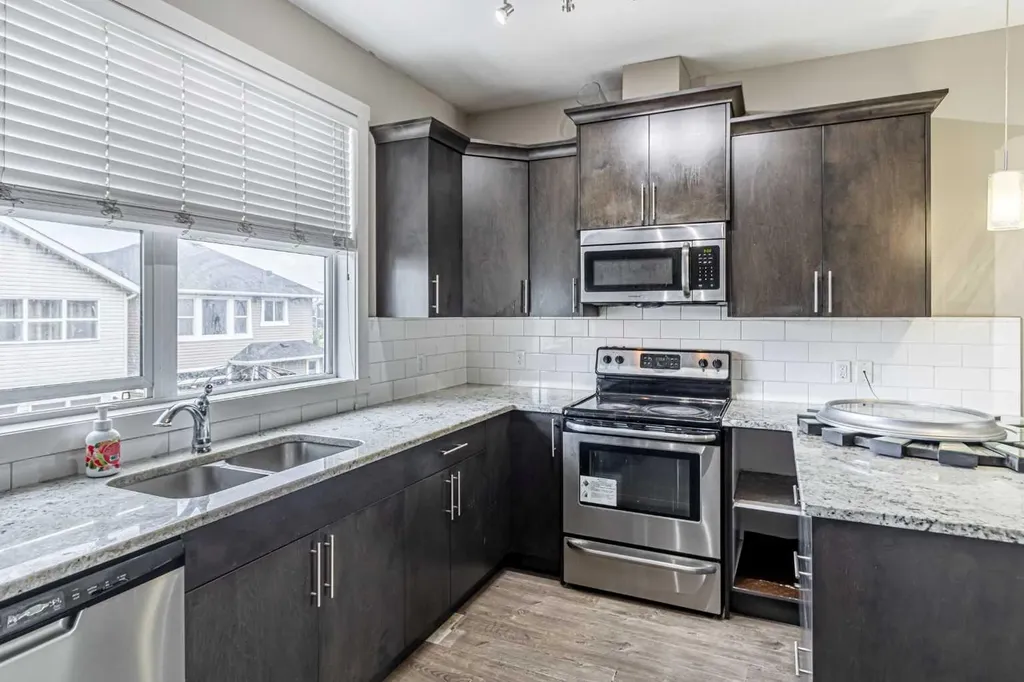 634 Redstone View NE Calgary AB T3N 0M9