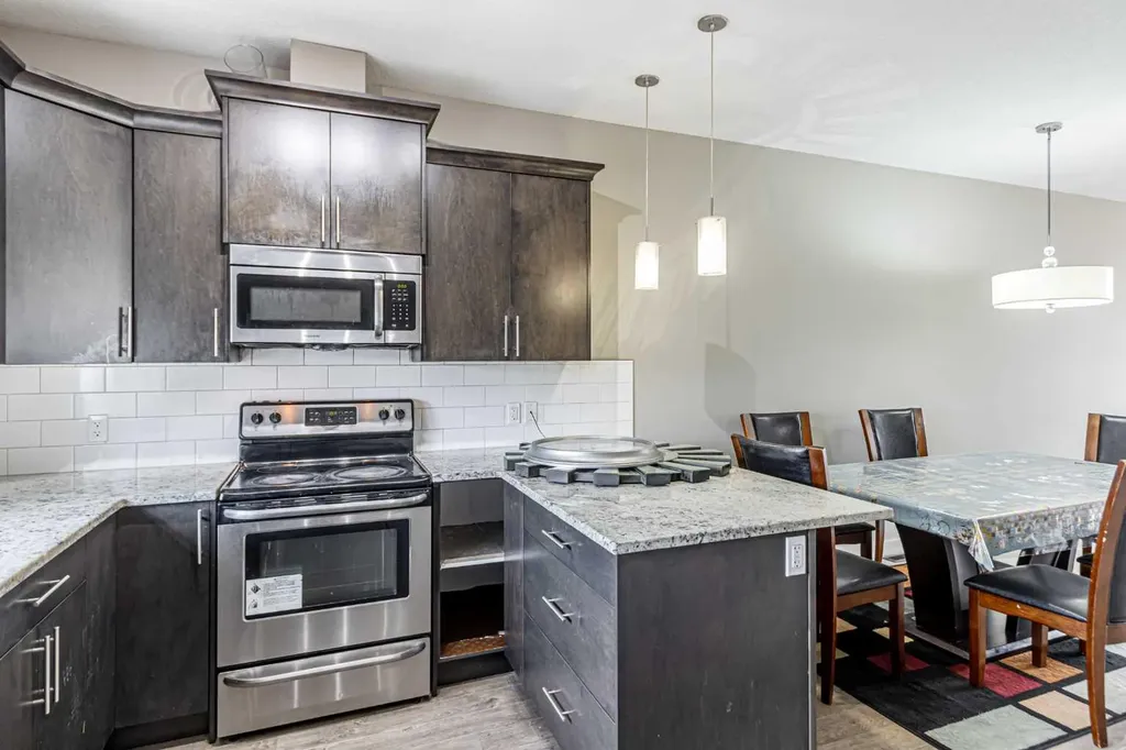 634 Redstone View NE Calgary AB T3N 0M9