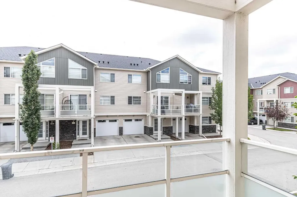 634 Redstone View NE Calgary AB T3N 0M9