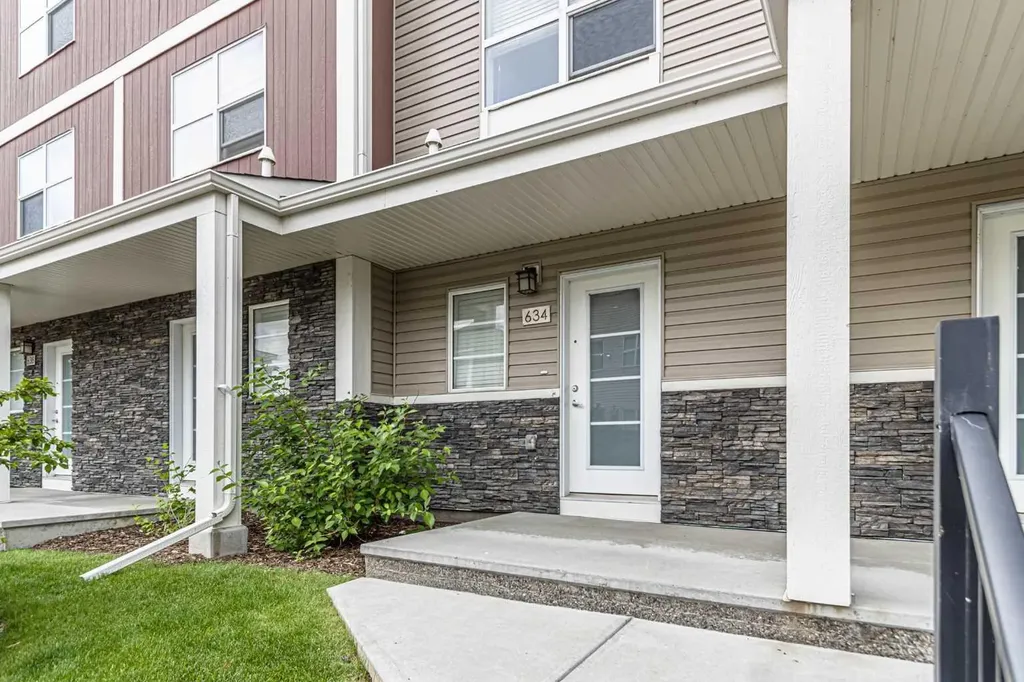 634 Redstone View NE Calgary AB T3N 0M9