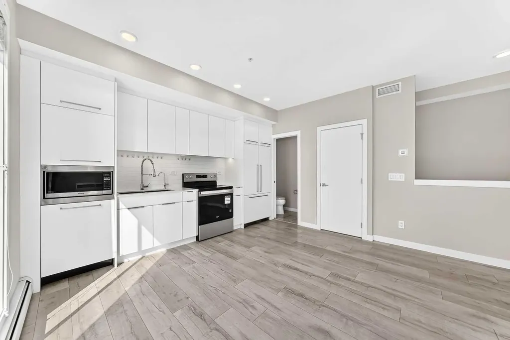 3130 Thirsk Street NW Calgary AB T3B6H4