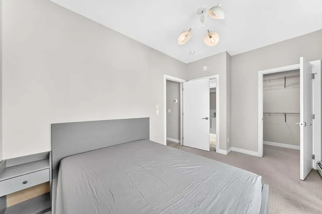 3130 Thirsk Street NW Calgary AB T3B6H4