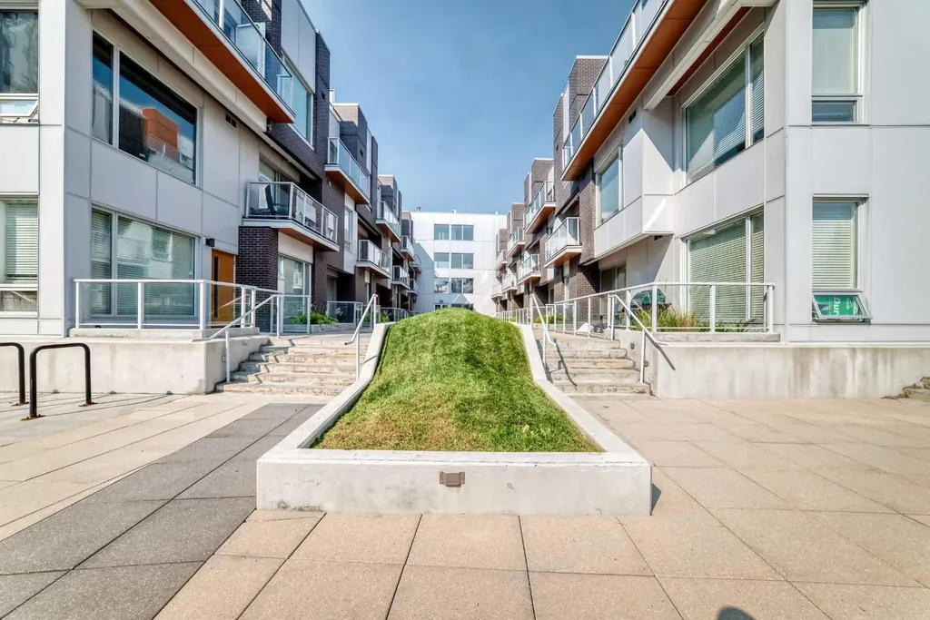 3130 Thirsk Street NW Calgary AB T3B6H4
