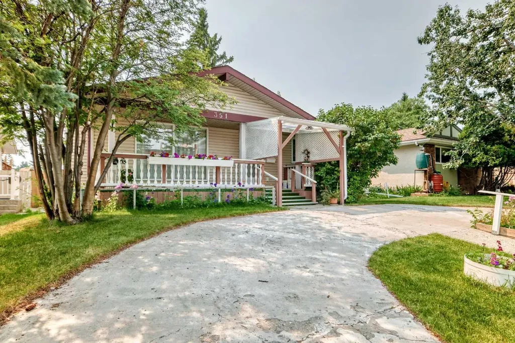 351 Cedarpark Drive SW Calgary AB T2W 2J5
