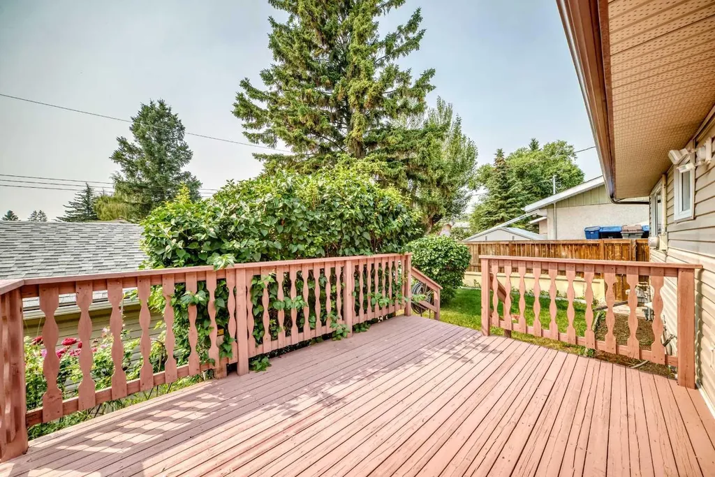 351 Cedarpark Drive SW Calgary AB T2W 2J5
