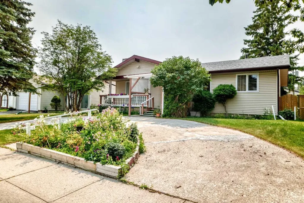 351 Cedarpark Drive SW Calgary AB T2W 2J5