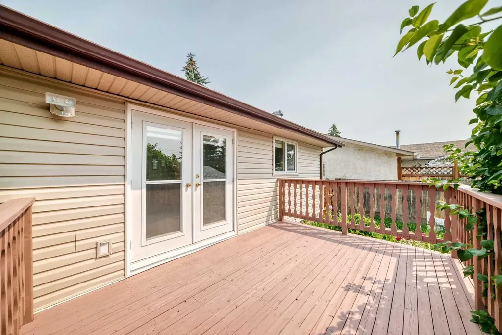 351 Cedarpark Drive SW Calgary AB T2W 2J5