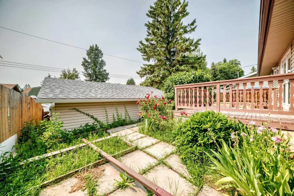 351 Cedarpark Drive SW Calgary AB T2W 2J5