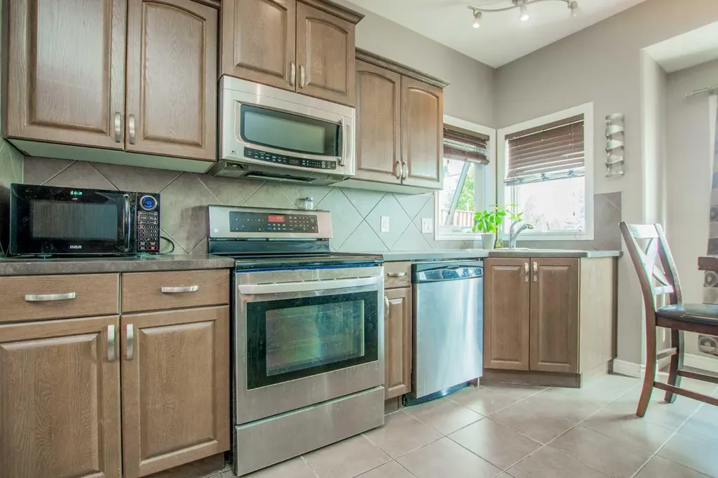 83 Pinnacle Lake Drive Grande Prairie AB T8W 0A9