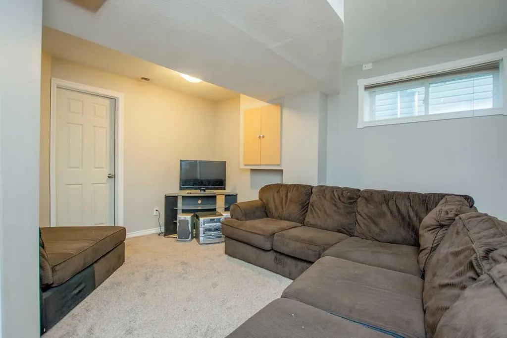 83 Pinnacle Lake Drive Grande Prairie AB T8W 0A9