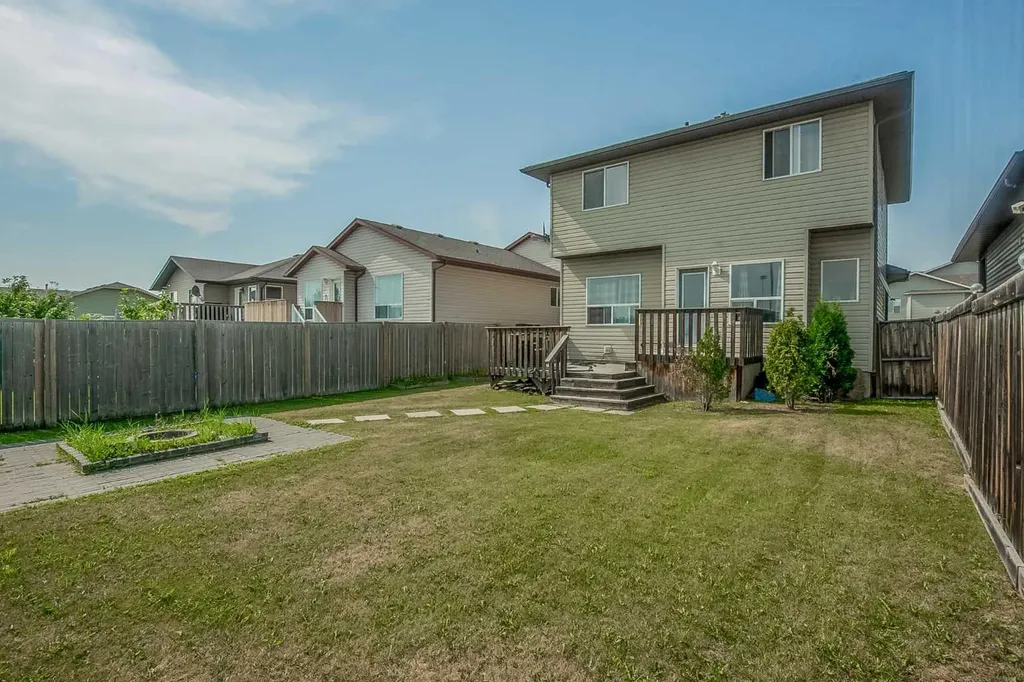 83 Pinnacle Lake Drive Grande Prairie AB T8W 0A9