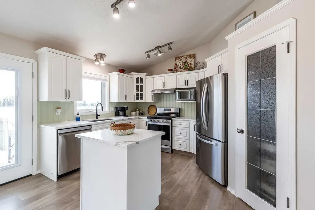 168 Hunt Crescent NE Medicine Hat AB T1C1Y5