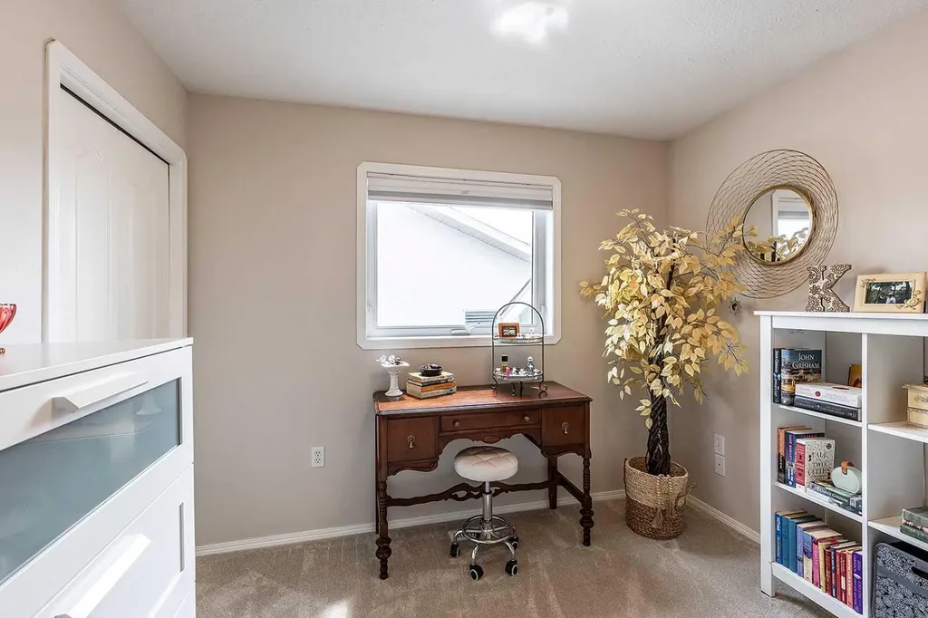 168 Hunt Crescent NE Medicine Hat AB T1C1Y5