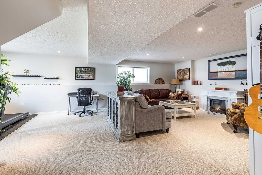 168 Hunt Crescent NE Medicine Hat AB T1C1Y5