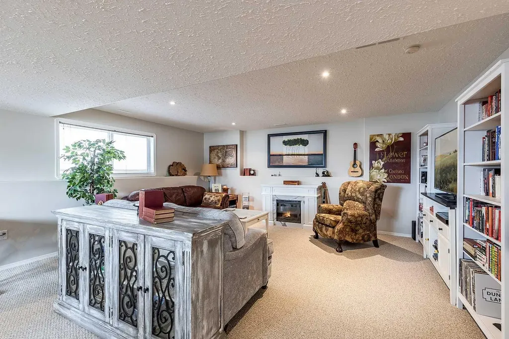 168 Hunt Crescent NE Medicine Hat AB T1C1Y5