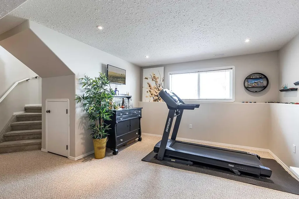 168 Hunt Crescent NE Medicine Hat AB T1C1Y5
