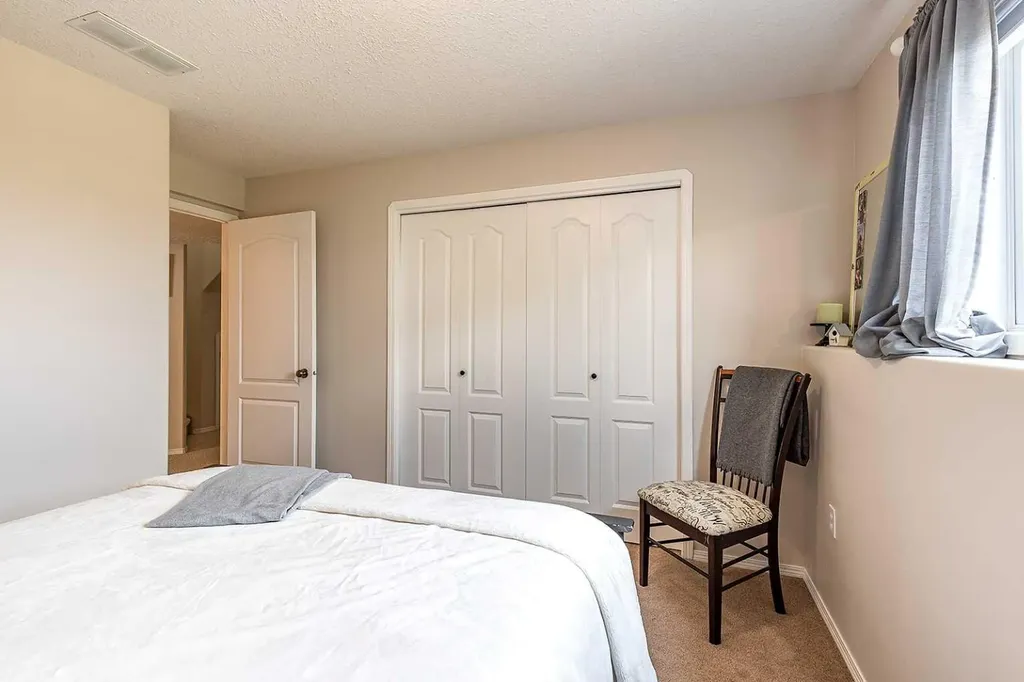 168 Hunt Crescent NE Medicine Hat AB T1C1Y5