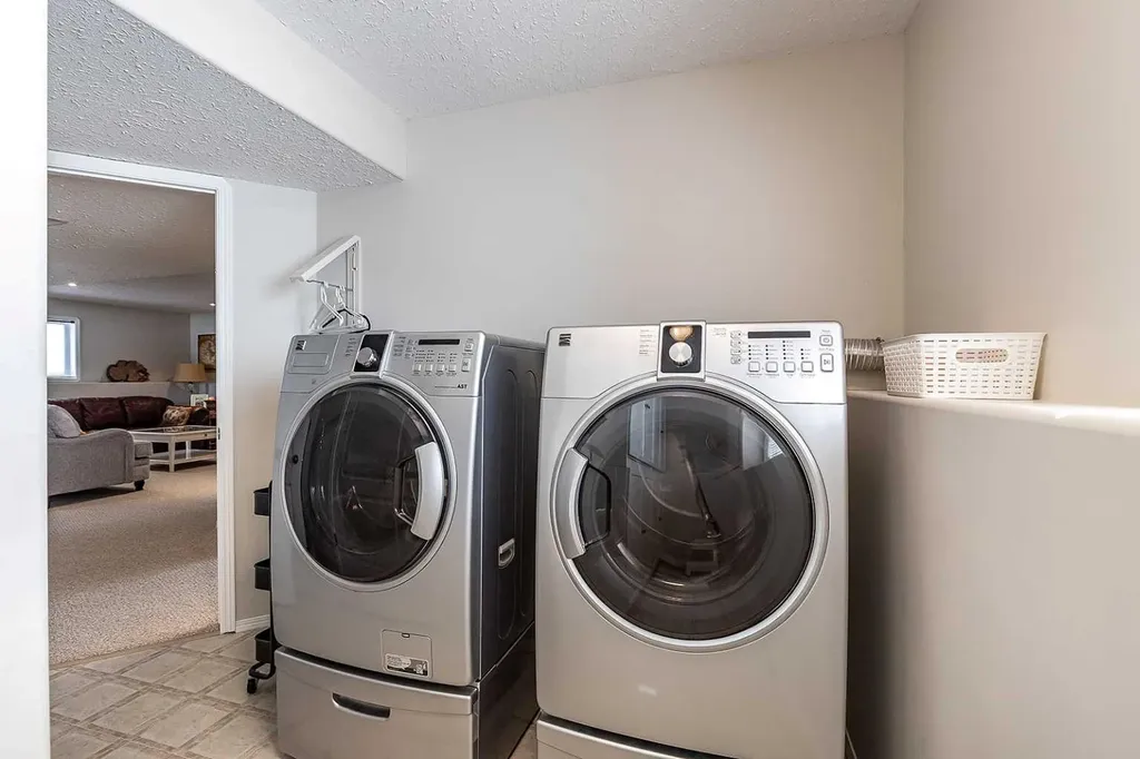 168 Hunt Crescent NE Medicine Hat AB T1C1Y5