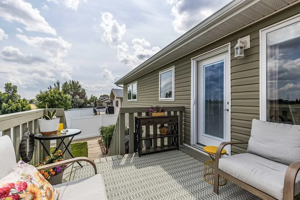 168 Hunt Crescent NE Medicine Hat AB T1C1Y5