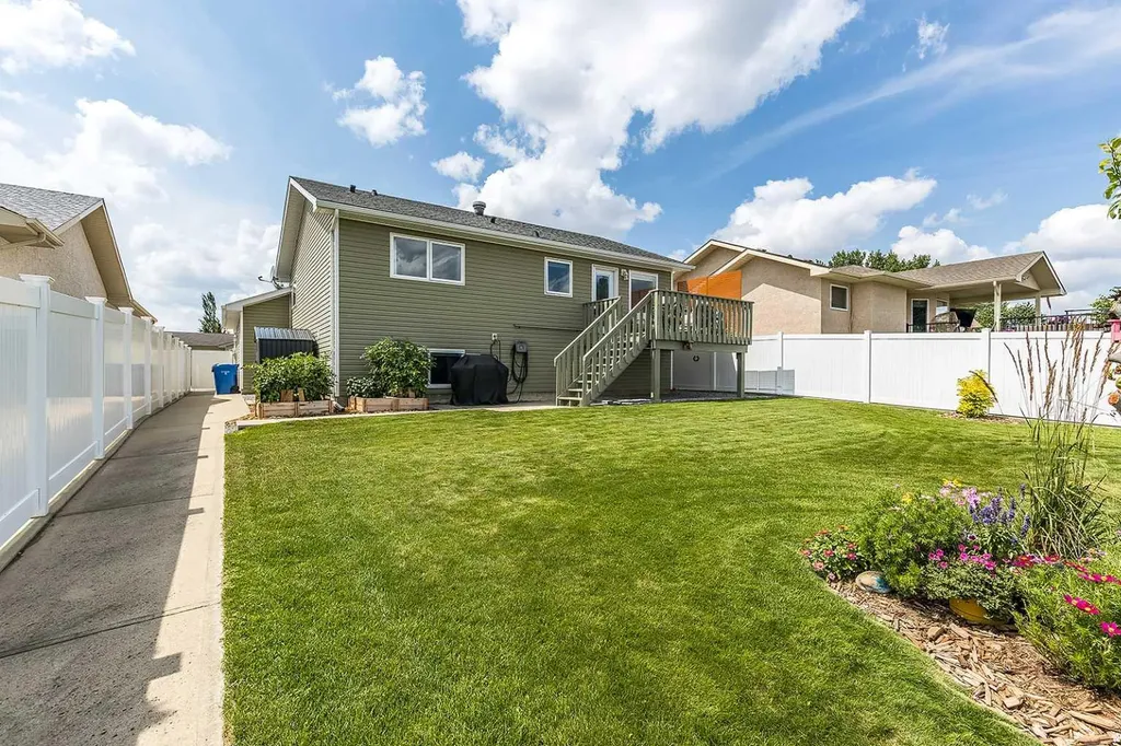 168 Hunt Crescent NE Medicine Hat AB T1C1Y5
