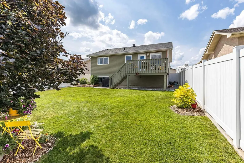 168 Hunt Crescent NE Medicine Hat AB T1C1Y5