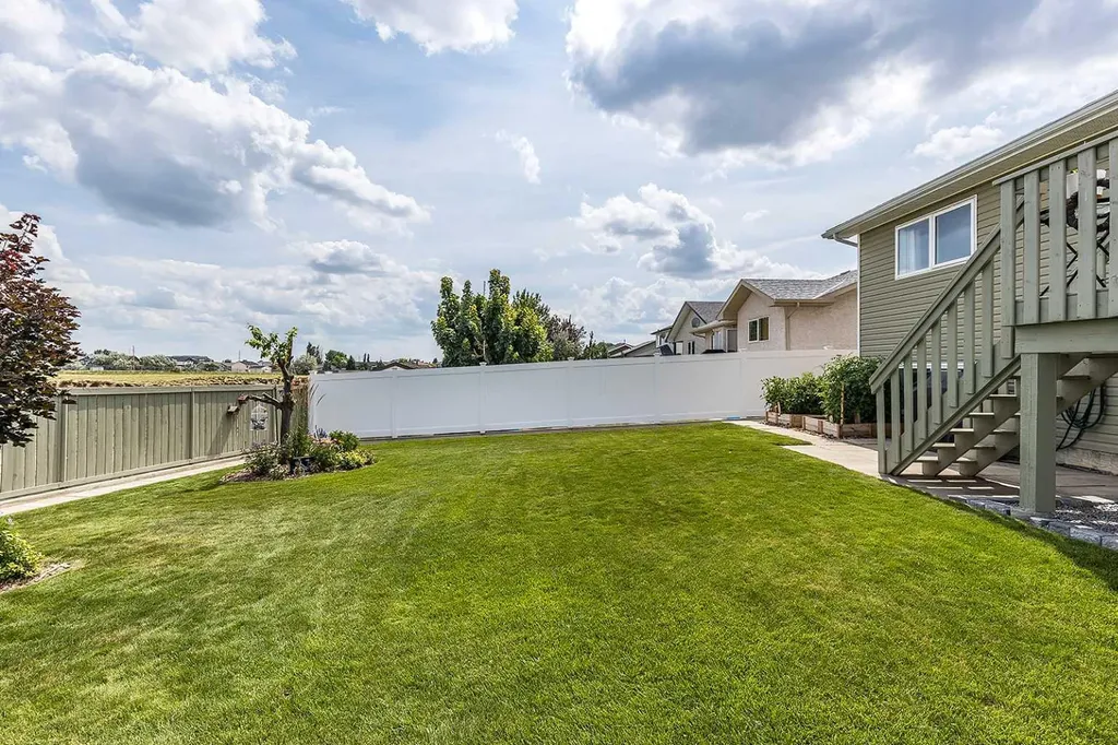 168 Hunt Crescent NE Medicine Hat AB T1C1Y5