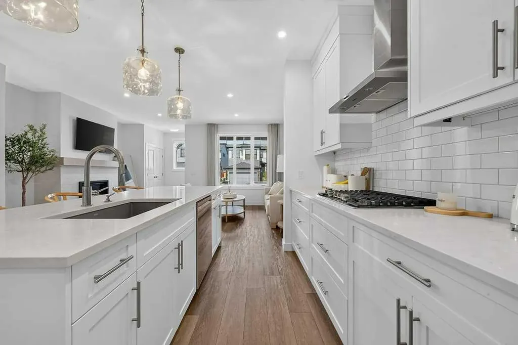 97 Rowmont Heath NW Calgary AB T3L 0H8