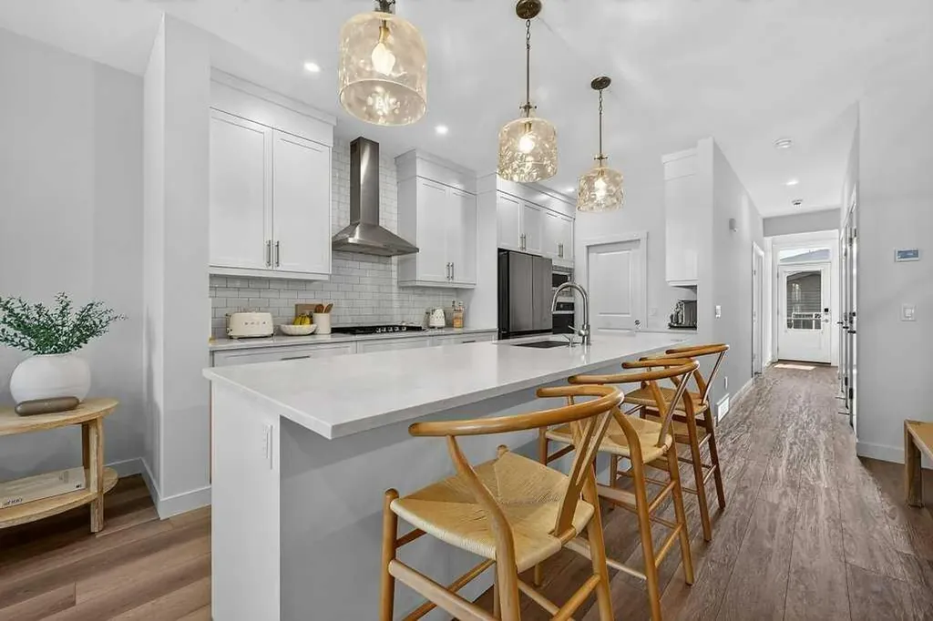97 Rowmont Heath NW Calgary AB T3L 0H8