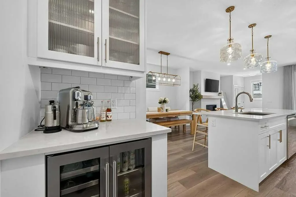 97 Rowmont Heath NW Calgary AB T3L 0H8
