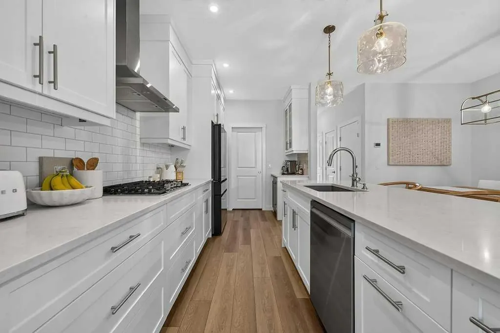 97 Rowmont Heath NW Calgary AB T3L 0H8