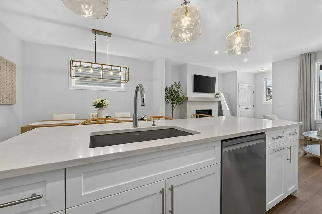 97 Rowmont Heath NW Calgary AB T3L 0H8
