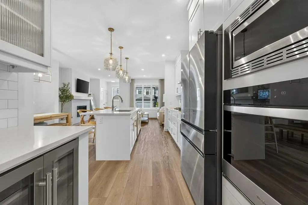 97 Rowmont Heath NW Calgary AB T3L 0H8