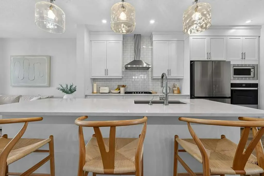 97 Rowmont Heath NW Calgary AB T3L 0H8