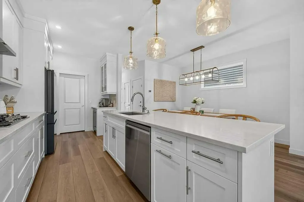 97 Rowmont Heath NW Calgary AB T3L 0H8