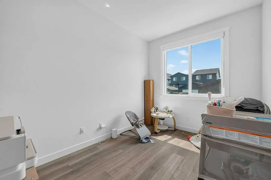 97 Rowmont Heath NW Calgary AB T3L 0H8