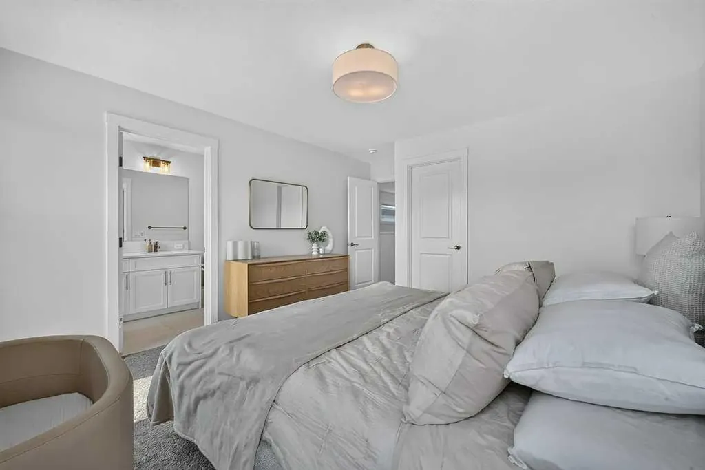 97 Rowmont Heath NW Calgary AB T3L 0H8