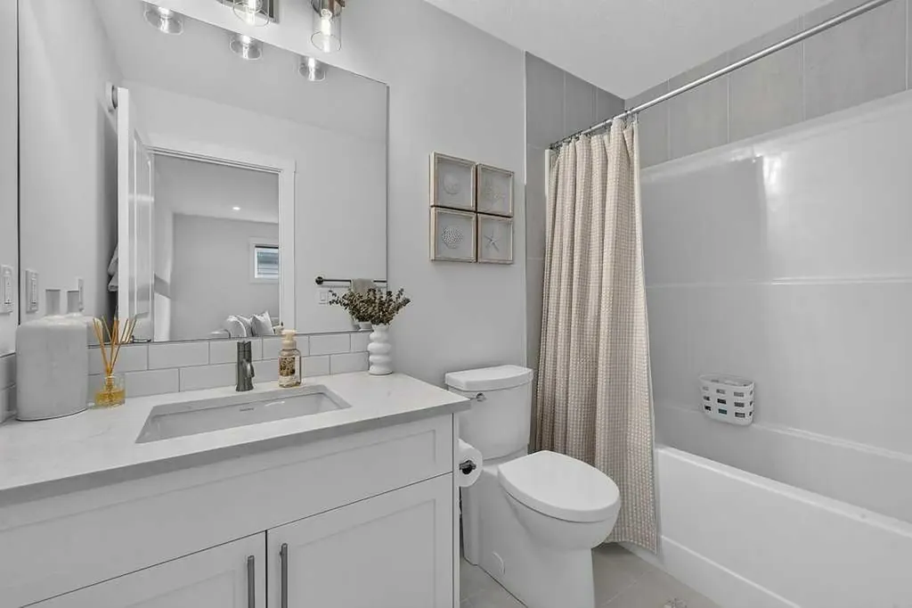 97 Rowmont Heath NW Calgary AB T3L 0H8