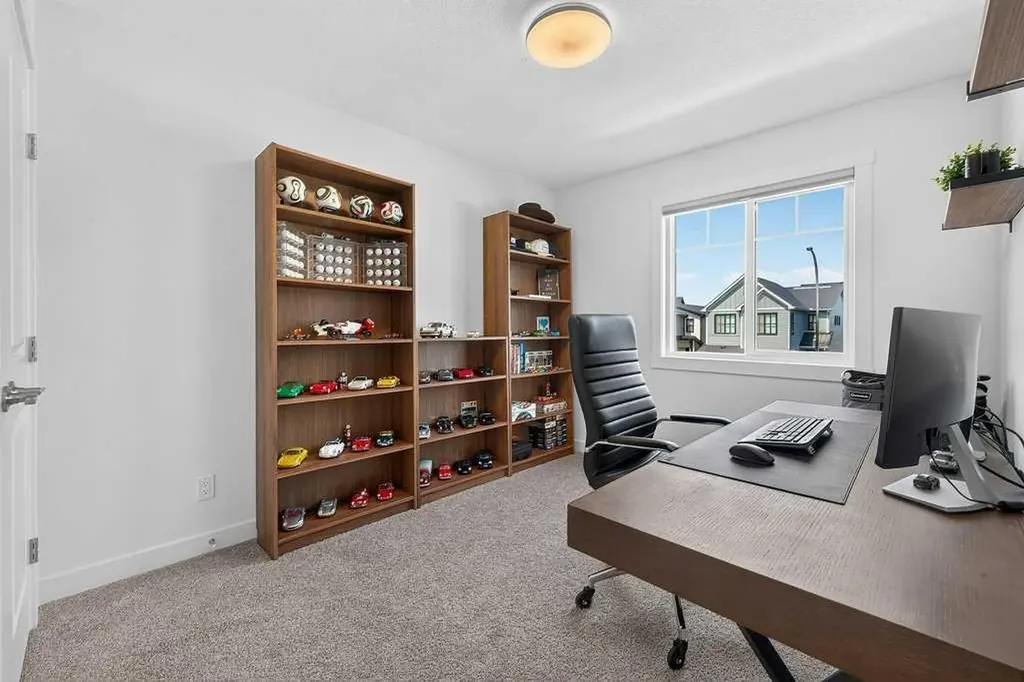 97 Rowmont Heath NW Calgary AB T3L 0H8