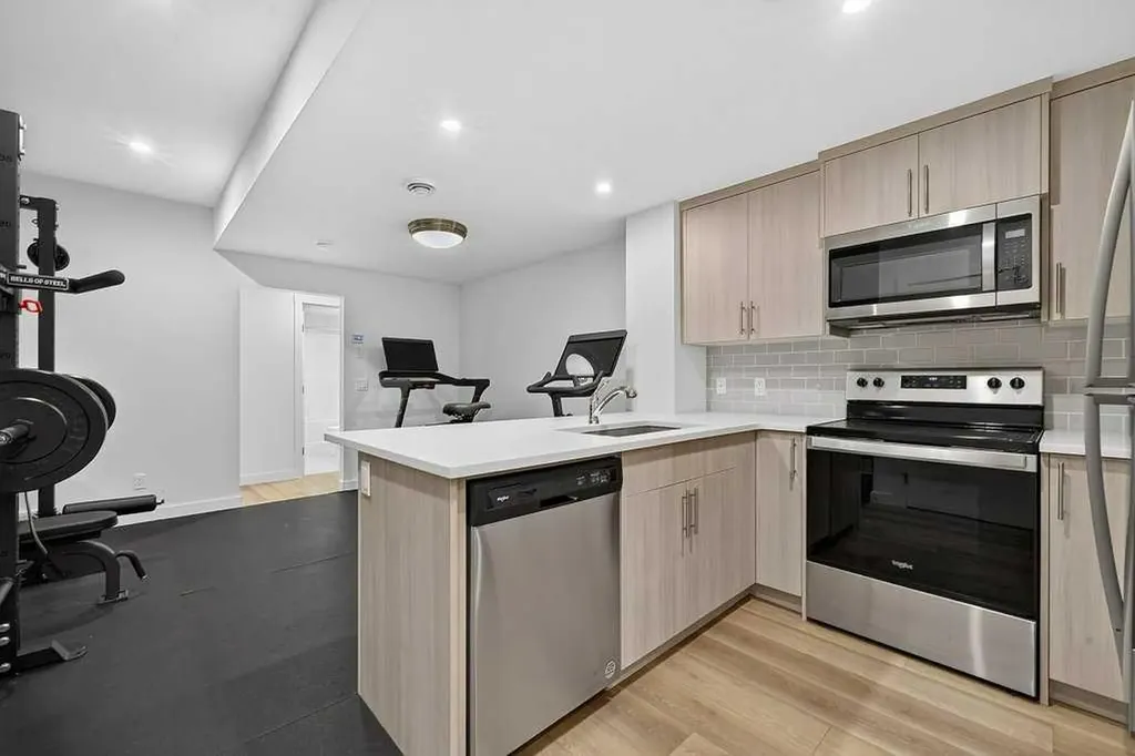 97 Rowmont Heath NW Calgary AB T3L 0H8