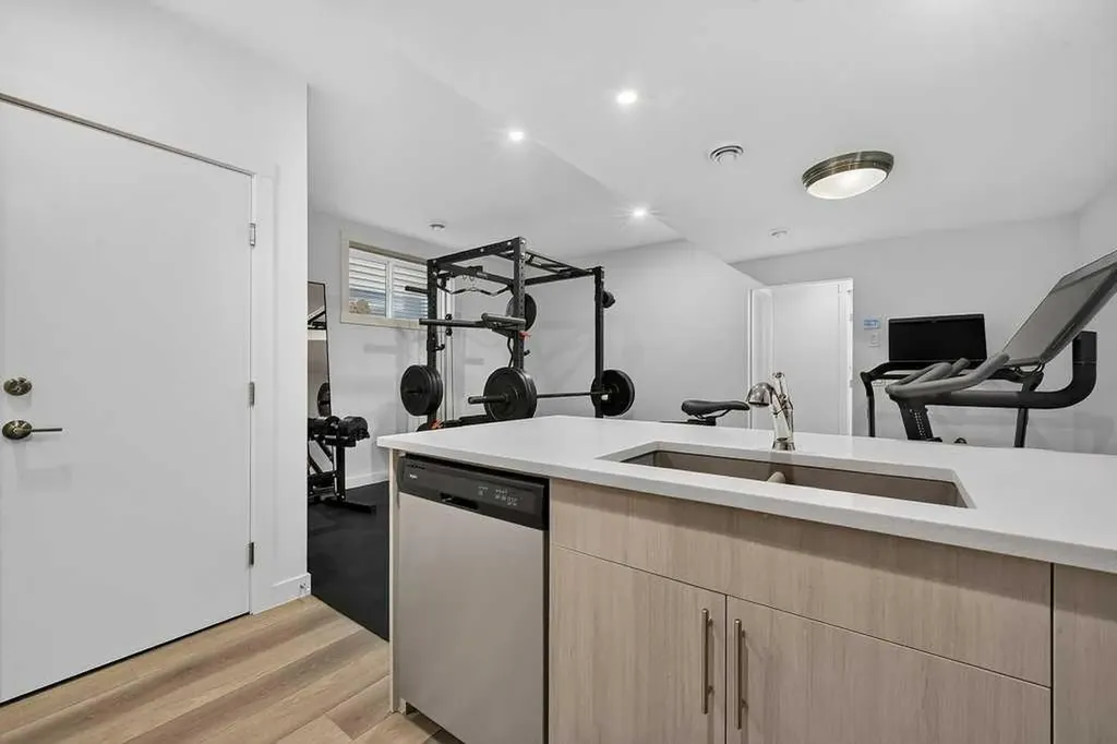 97 Rowmont Heath NW Calgary AB T3L 0H8