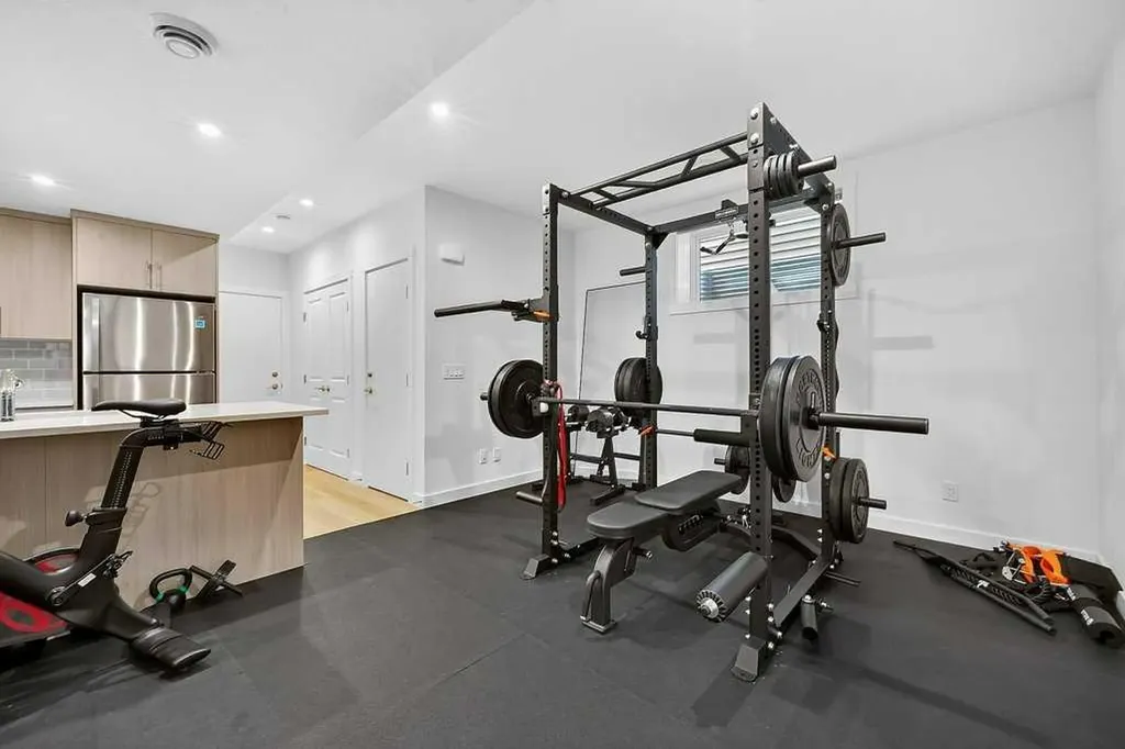 97 Rowmont Heath NW Calgary AB T3L 0H8