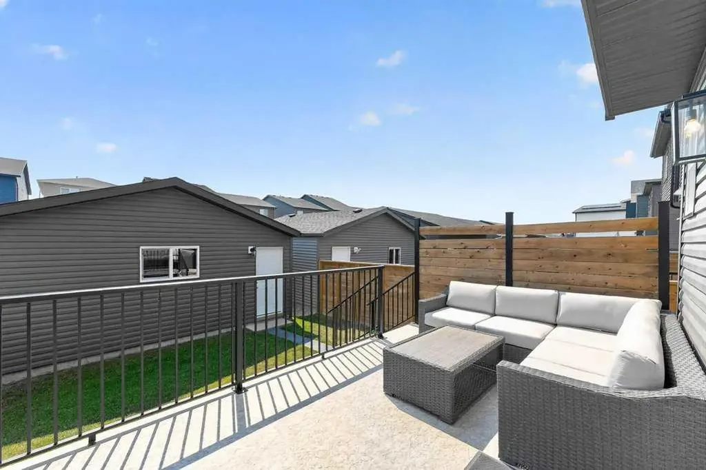 97 Rowmont Heath NW Calgary AB T3L 0H8