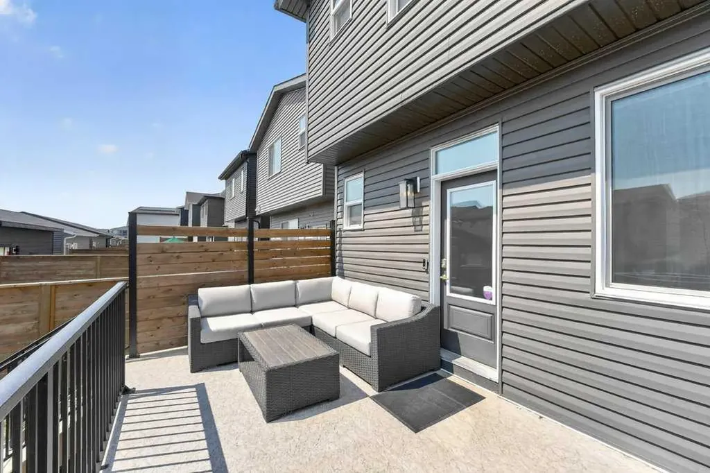 97 Rowmont Heath NW Calgary AB T3L 0H8