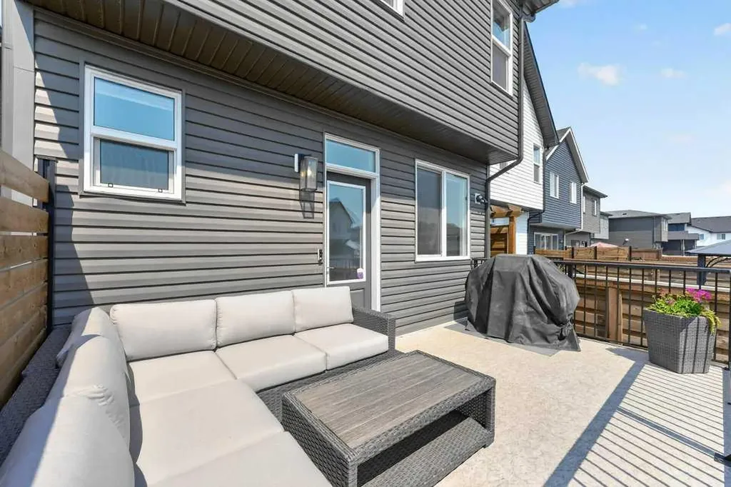 97 Rowmont Heath NW Calgary AB T3L 0H8