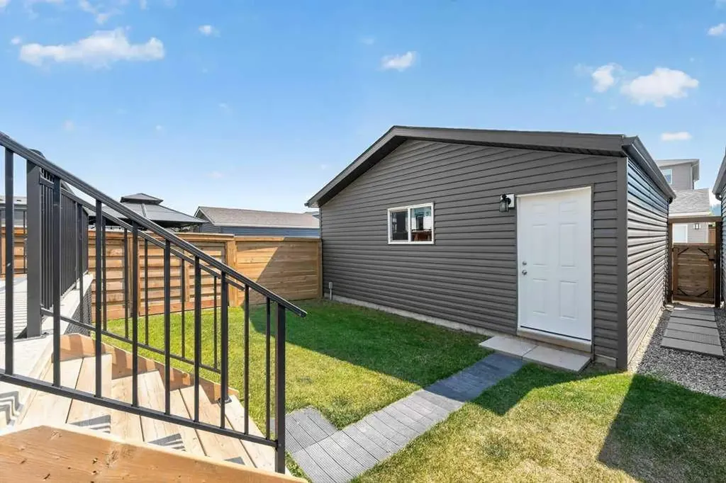 97 Rowmont Heath NW Calgary AB T3L 0H8