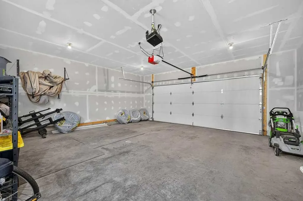 97 Rowmont Heath NW Calgary AB T3L 0H8